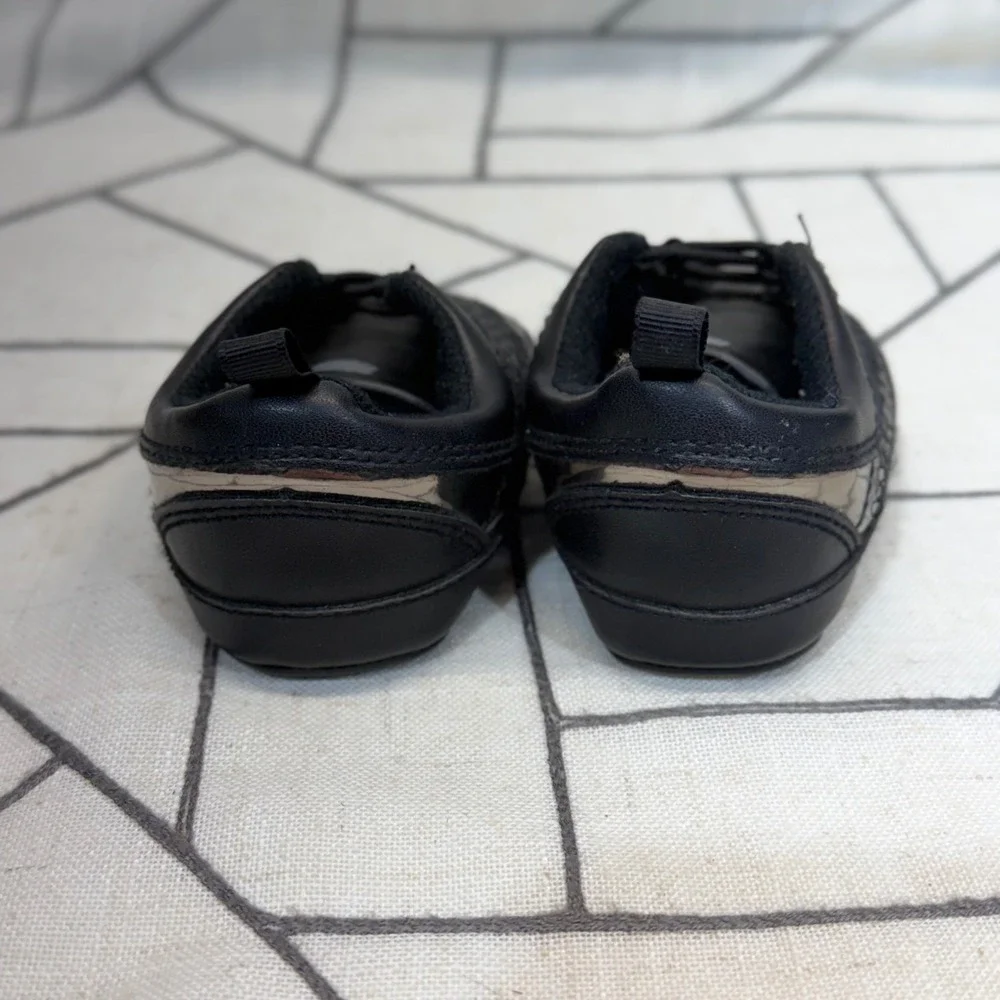 K-Swiss Sneakers Size 3 Black Metallic Pewter Soft Sole Infant Crib Shoes